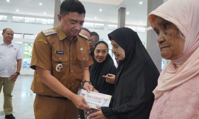 Garut Salurkan Balebat Rp2 Juta, Seribu Keluarga Miskin Ekstrem Jadi Sasaran Awal
