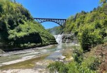Di Tengah Jembatan Tertinggi Dunia Ada Air Terjun Buatan, Ini Alasan di Baliknya