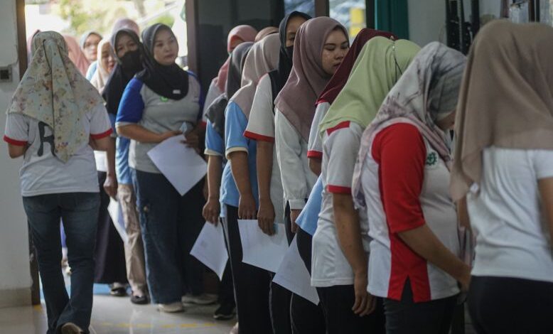BLT DBHCHT Pekalongan Menguatkan Daya Beli Buruh, 500 Penerima Kantongi Rp300.000 per Bulan