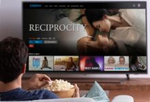5 Cara Menyambungkan HP ke TV Tanpa Kabel, dari Cast hingga Chromecast