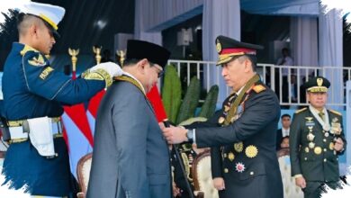Prabowo Diganjar Medali Kehormatan Polri, Momen Cikeas Penuh Simbol Penghormatan