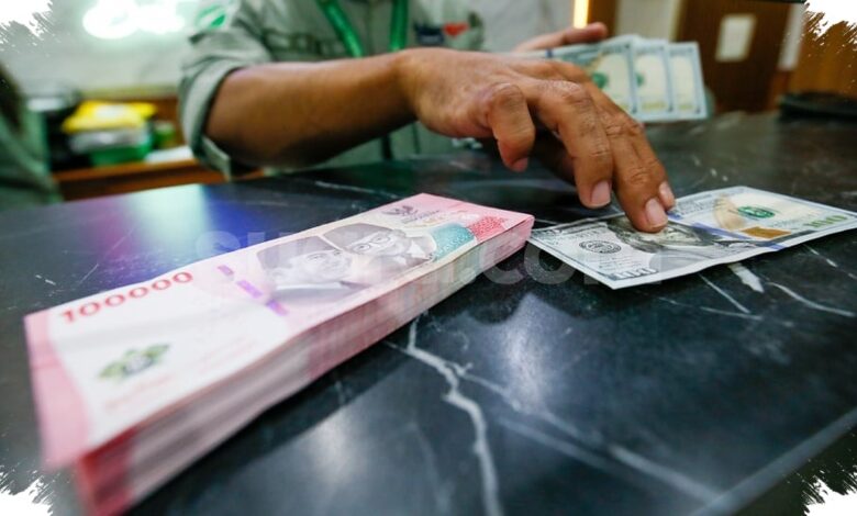 Dolar AS Kian Menguat, Rupiah Hampir Tembus Rp18.000 Lagi