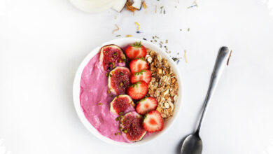 3 Bahan Saja, Smoothie Bowl Ini Bisa Terasa Creamy Seperti Soft Serve