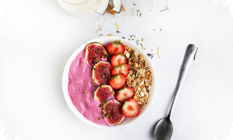 3 Bahan Saja, Smoothie Bowl Ini Bisa Terasa Creamy Seperti Soft Serve