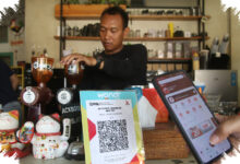 QRIS Makin Mengubah Belanja Harian, Dompet Tunai Kian Tergeser