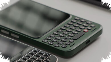 Keyboard Clicks Communicator Simpan Trik Tak Terduga, Penutup Belakangnya Juga Mudah Dibuka