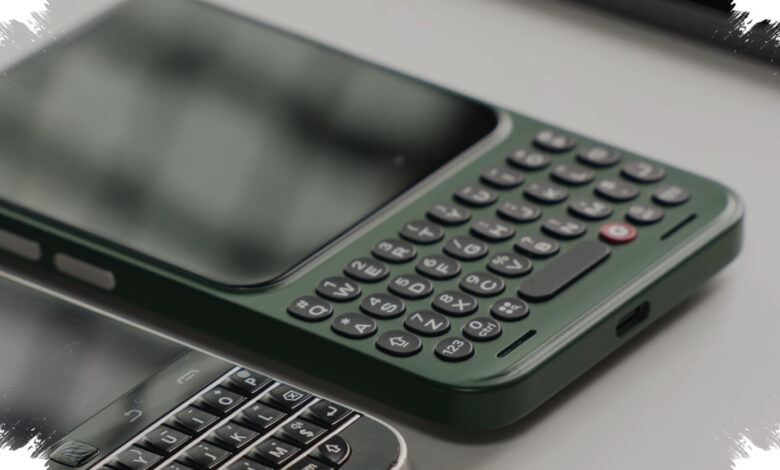Keyboard Clicks Communicator Simpan Trik Tak Terduga, Penutup Belakangnya Juga Mudah Dibuka