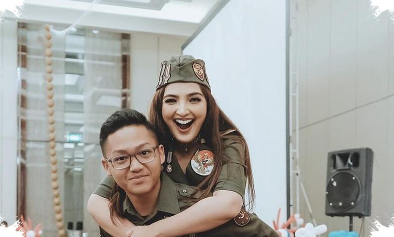 Wisuda Bersama Anang, Ashanty, dan Azriel, Tiga Pelajaran yang Tak Biasa dari Satu Keluarga