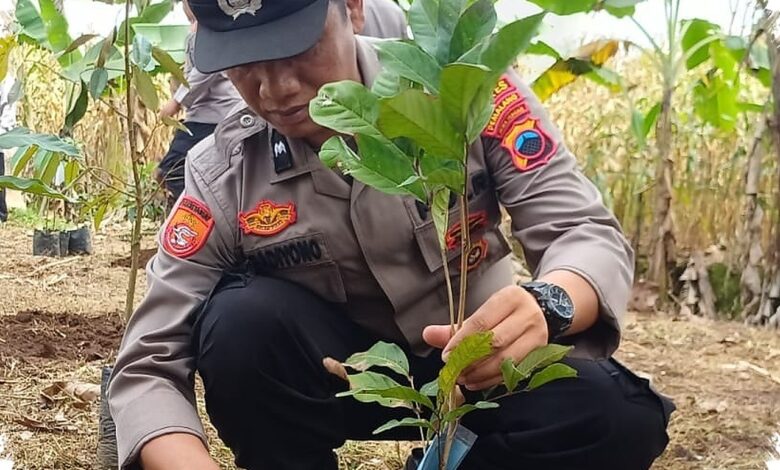 Naik Pangkat Disertai 10.380 Pohon, Cara Polda Jateng Menebar Manfaat Lebih Luas