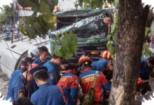 Truk Besar Tak Bisa Asal Rem, Bekasi Mengingatkan Risiko Emosi di Jalan Sempit