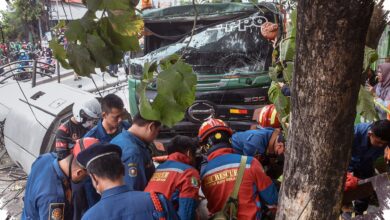 Truk Besar Tak Bisa Asal Rem, Bekasi Mengingatkan Risiko Emosi di Jalan Sempit