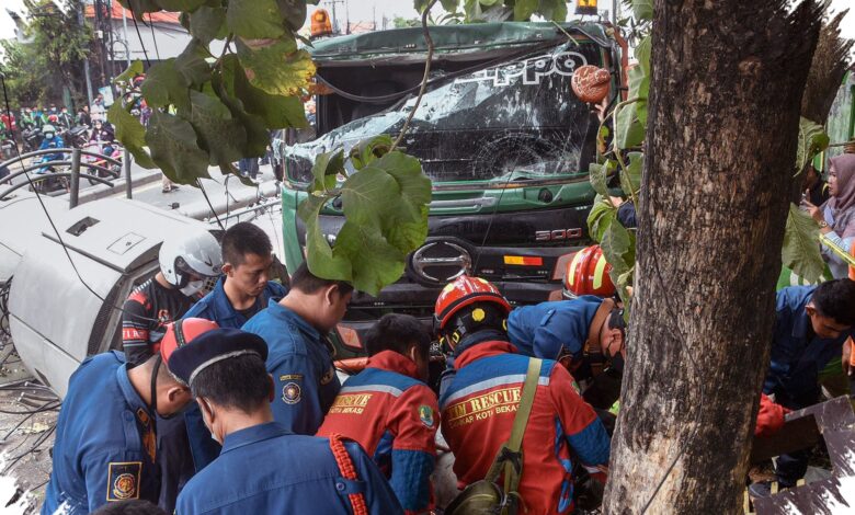 Truk Besar Tak Bisa Asal Rem, Bekasi Mengingatkan Risiko Emosi di Jalan Sempit