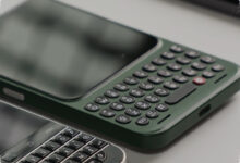 Communicator Akhirnya Tampil Nyata, Ponsel Bergaya BlackBerry Ini Bawa Kejutan Fisik