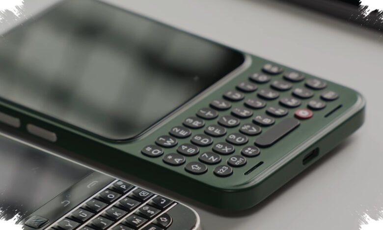 Communicator Akhirnya Tampil Nyata, Ponsel Bergaya BlackBerry Ini Bawa Kejutan Fisik