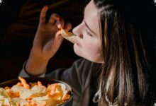 Emotional Hunger Sering Disangka Lapar, Ini Tanda Bedanya Sebelum Salah Ngemil