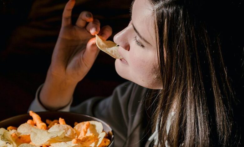Emotional Hunger Sering Disangka Lapar, Ini Tanda Bedanya Sebelum Salah Ngemil