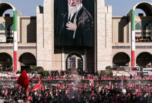 Di Pemakaman Khamenei, Seruan Kematian Trump Menggema di Tengah Lautan Pelayat