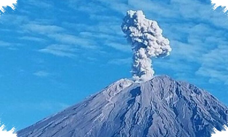 Letusan Semeru Capai 1 Kilometer, Tambang Pasir Dikejar Ancaman Letupan Sekunder
