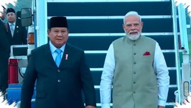 Prabowo Menyambut Modi di Halim, Pengawalan F-16 dan Sukhoi Tampilkan Ketatnya Protokol