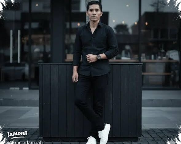 Lengan Kemeja Digulung, Satu Detail Kecil yang Bikin Pria Terlihat Lebih Menarik