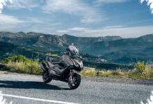 AK 550 Premium 2026 Bikin Yamaha TMAX Terlihat Mahal, Fiturnya Justru Lebih Berani