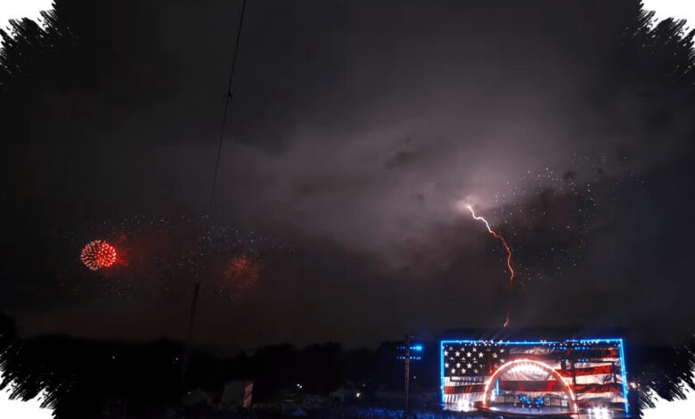 Petir dan Kembang Api Tertangkap Sekaligus, Foto Langka Ini Lahir di Atas Stadion Braves