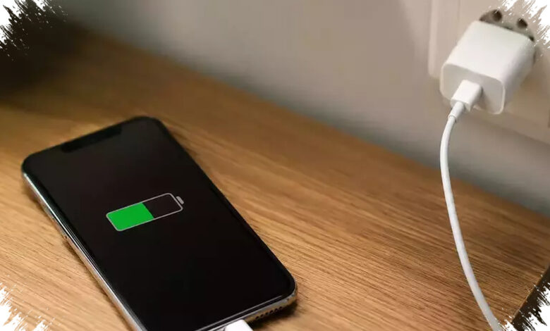 Satu Kebiasaan Saat Mengecas HP Bisa Mempercepat Aus Baterai, Ini yang Perlu Diubah