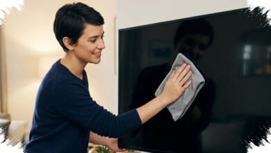Kain Sembarangan Bisa Merusak Layar TV LED, Ini Cara Aman Membersihkannya