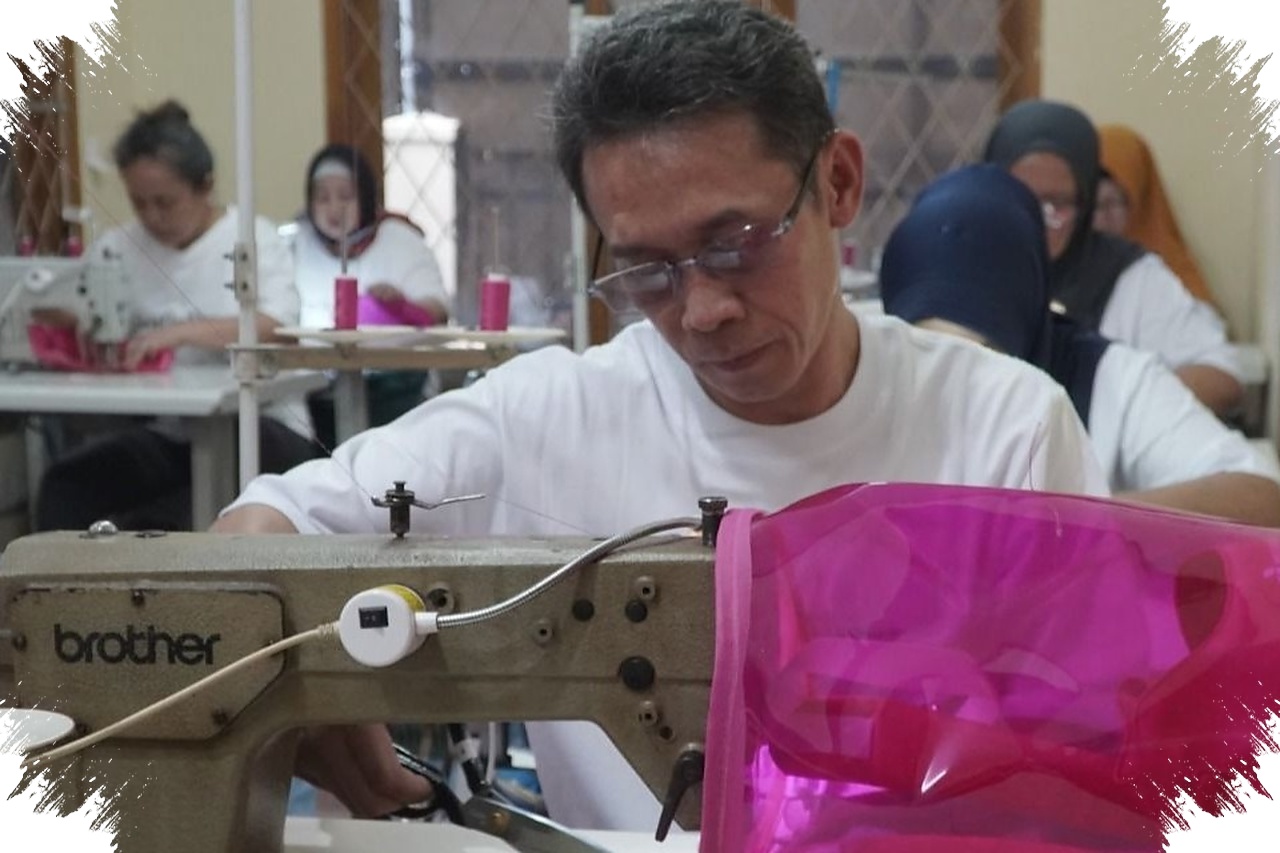 Orderan Tas Bright Gas Mengalir di Jakarta Fair, UMKM Bandung Ikut Menyerap Tenaga Kerja Baru