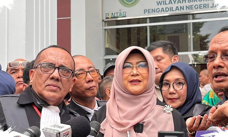 Jokowi Dipersoalkan sebagai Korban, Kubu dr Tifa Seret Legal Standing ke Tengah Sidang