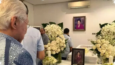 Enggartiasto Lukita Melayat ke Rumah Duka Ibunda Gita Wirjawan, Doa Mengalir