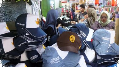 Omzet Seragam Sekolah di Tulungagung Belum Pulih, Belanja Orang Tua Masih Serba Hemat