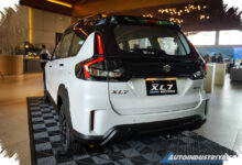 Kabin 7 Penumpang dan E-Mirror, XL7 Alpha Hybrid Two-Tone 2026 Tampil Lengkap