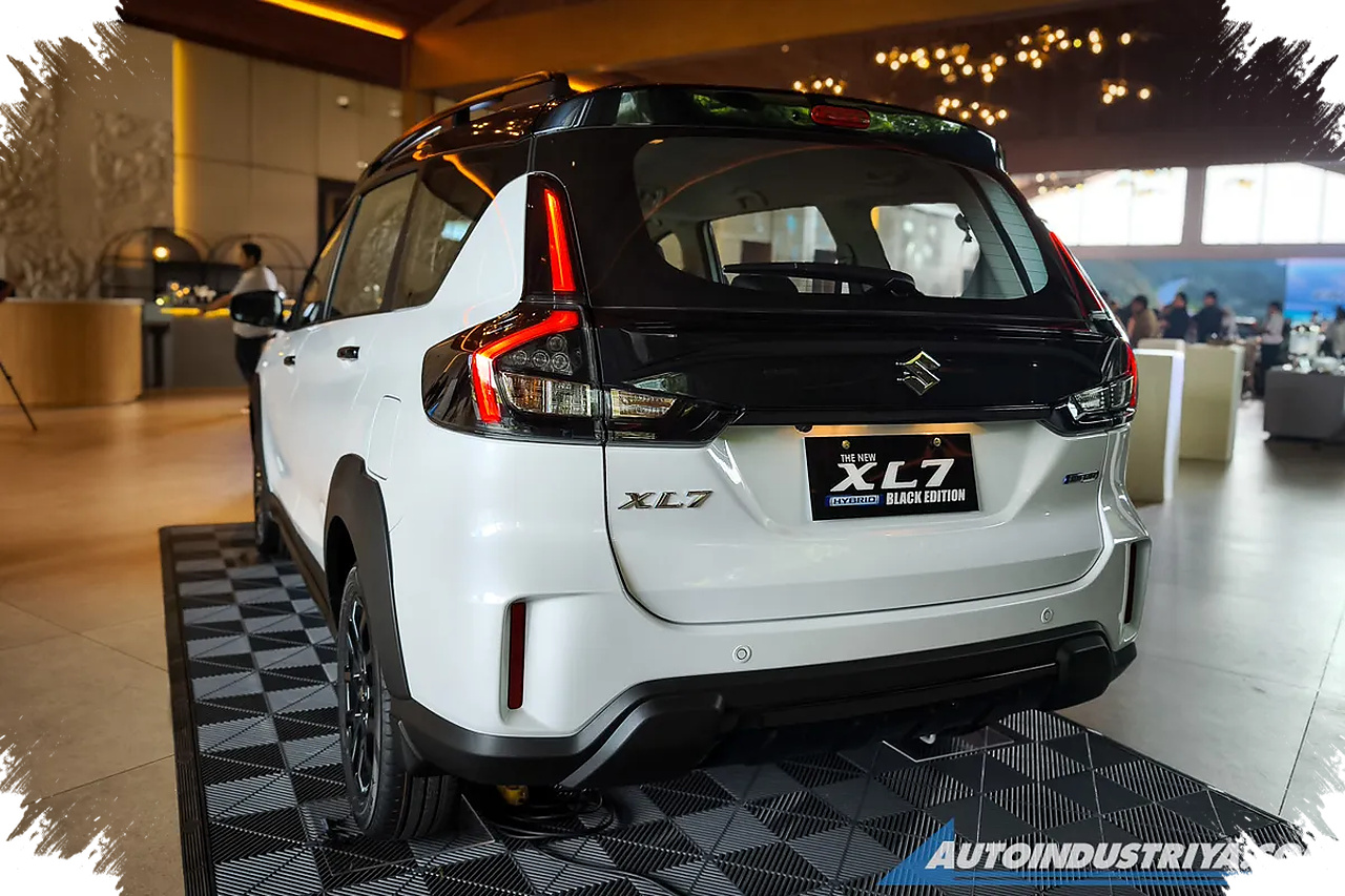 Kabin 7 Penumpang dan E-Mirror, XL7 Alpha Hybrid Two-Tone 2026 Tampil Lengkap