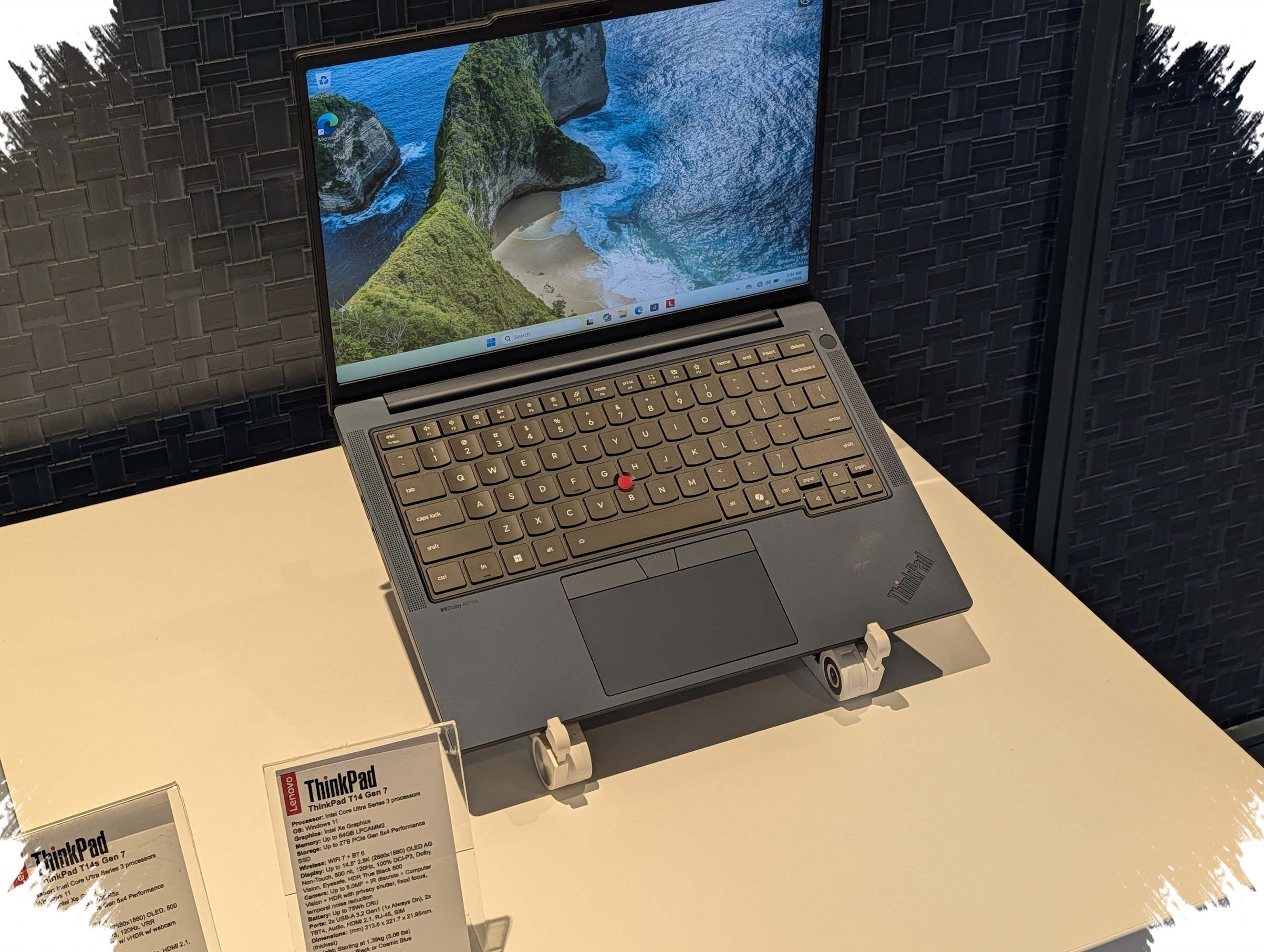 ThinkPad T14s Gen 7 Makin Ringan, Tapi Upgrade dan Grafisnya Bikin Tahan Dulu