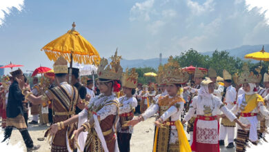 Gelar Adat di Pantai Lampung, Saibatin dan Pepadun Bertemu dalam Satu Prosesi