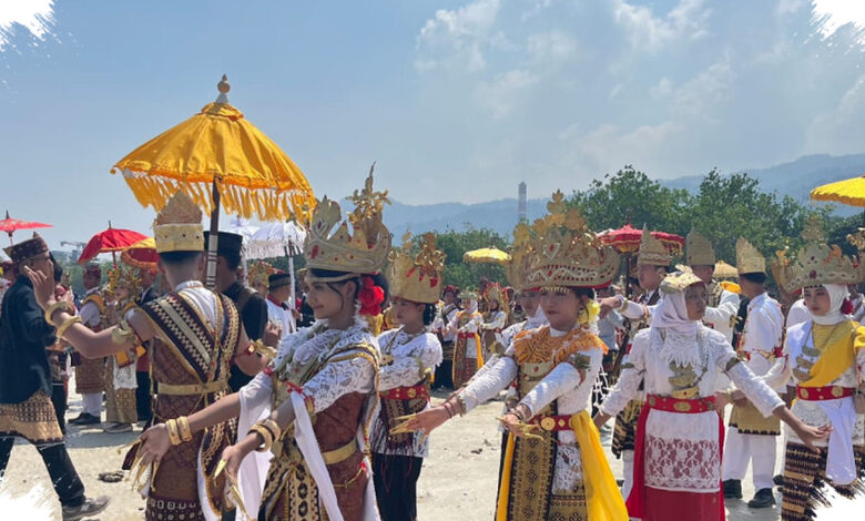 Gelar Adat di Pantai Lampung, Saibatin dan Pepadun Bertemu dalam Satu Prosesi