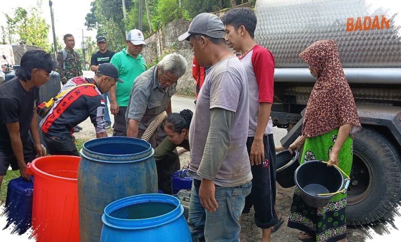 400 Keluarga di Sukabumi Kekurangan Air, BPBD Turunkan 10 Ribu Liter Bantuan