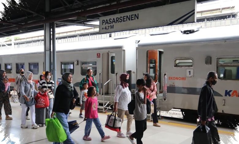 Potongan Rp125.000 Menanti Pembeli Tiket Kereta dan Whoosh di tiket.com