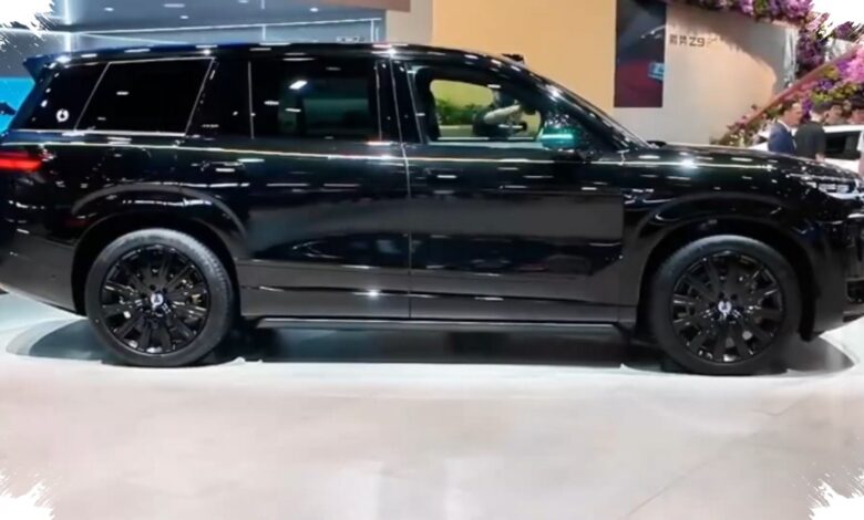 Denza N9 Dark Gold Hadir dengan Emblem Emas 24 Karat, SUV Besar Ini Tampil Berbeda