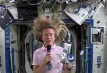 Keramas di ISS Hanya Pakai 250 ml Air, Begini Cara Astronaut Menjaganya Tetap Bersih