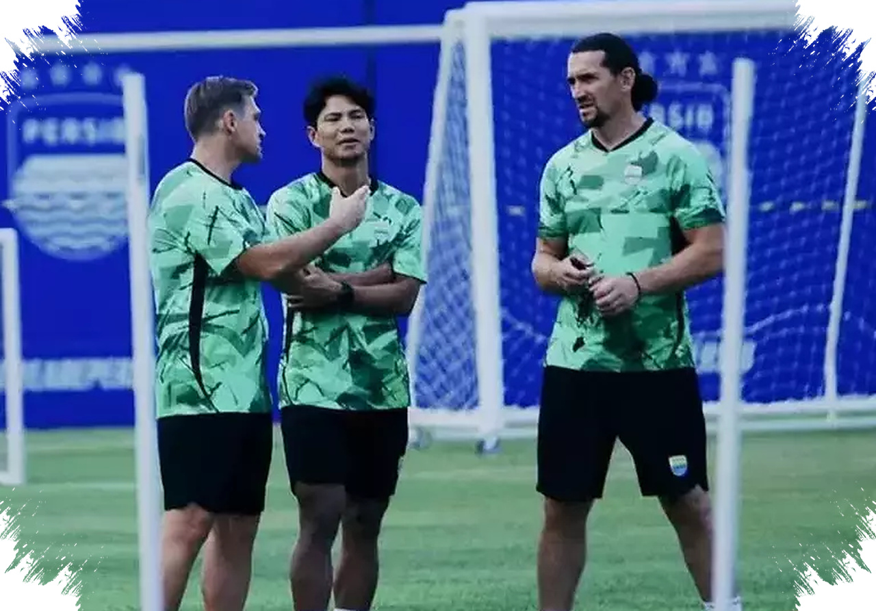 Jupe Naik ke Bangku Pelatih Persib, Tugas Baru yang Tak Banyak Diberi Legenda