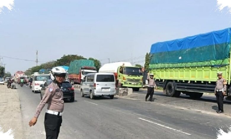 10 Korban Tewas di Pantura Indramayu, Pikap Terjepit di Tengah Dua Truk Besar
