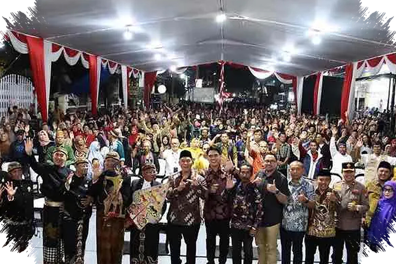 Ribuan Warga Padati Wayang Kulit Sonokwijenan, DPRD Jatim Dorong Pelestarian yang Lebih Rutin