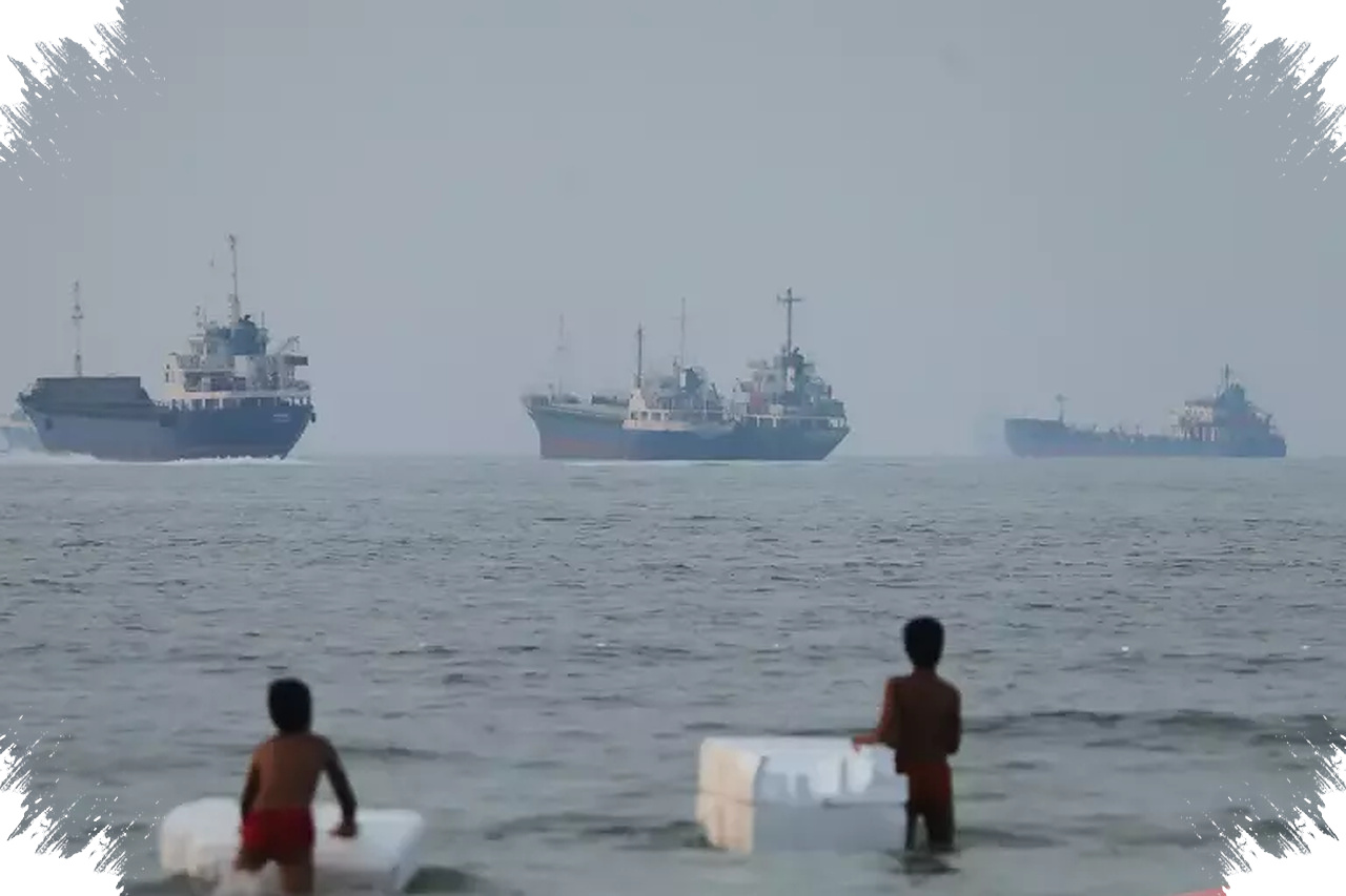 Hanya 6 Kapal yang Melintas, Selat Hormuz Makin Rawan di Tengah Eskalasi AS-Iran