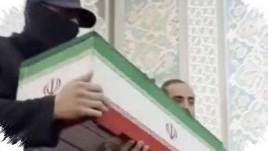 Pria Bertopeng di Pemakaman Khamenei Ternyata Cucunya, Ini Sosok Aslinya