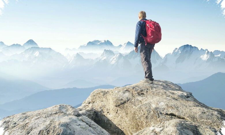 5 Manfaat Naik Gunung yang Sering Dianggap Cuma Healing, Padahal Lebih Dari Itu
