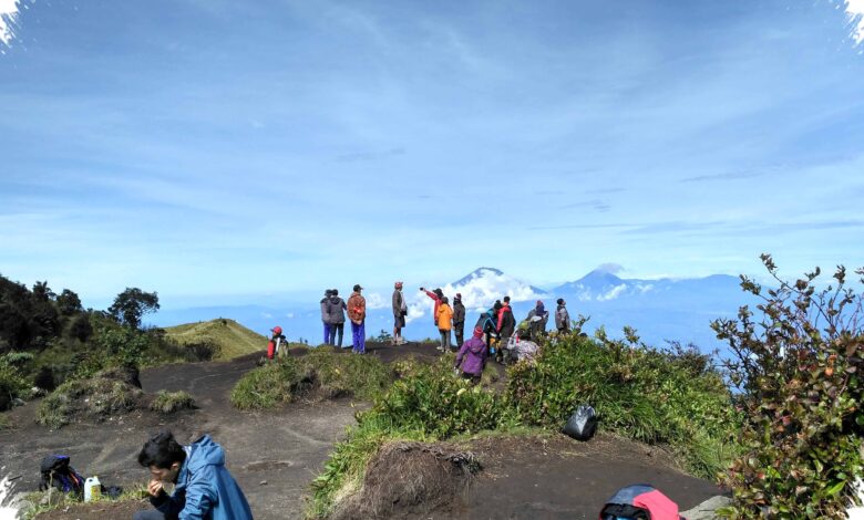 5 Trekking di Jawa yang Paling Memanjakan Mata, dari Ramah Pemula hingga Ekstrem