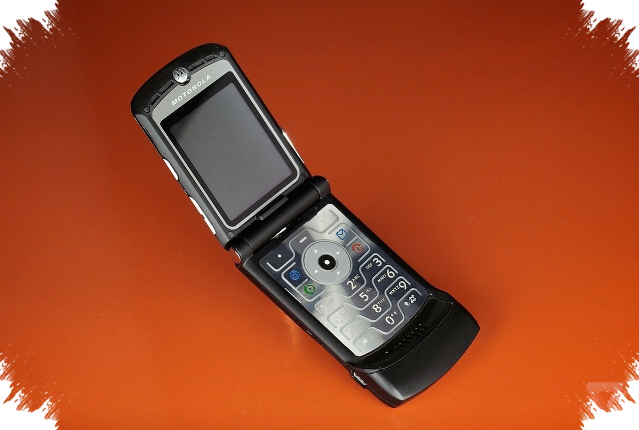 7 Keunggulan Motorola Razr Fold yang Membuat Ponsel Lipat Premium Tertekan