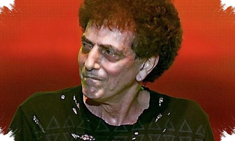 Hujan Deras Tak Menghentikan Achmad Albar, di Usia 80 Tahun Ia Tetap di Panggung